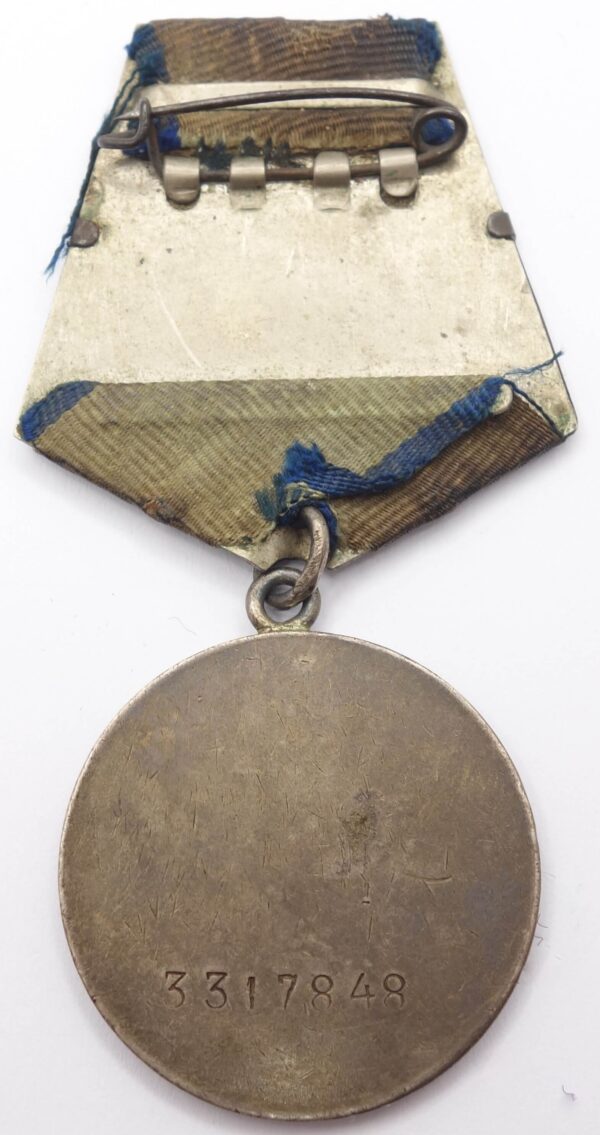Medal for Courage to a cook in Japan