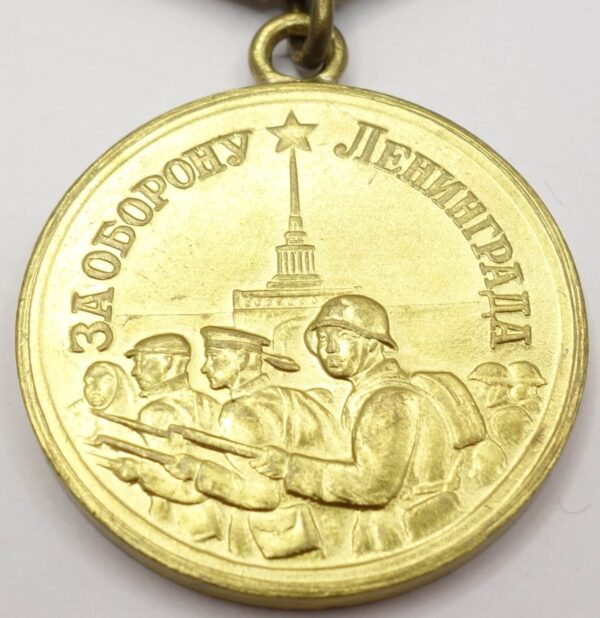 Soviet Medal for the Defense of Leningrad variation 1a 'Short Horizon' - Image 7