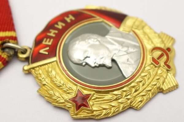 Soviet Order of Lenin #415924 - Image 9