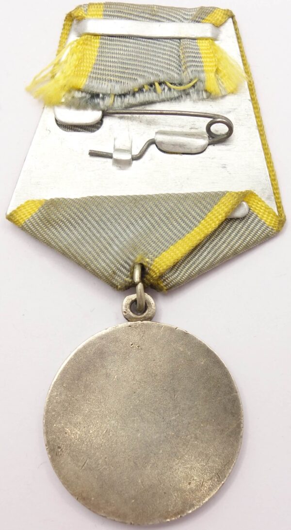 Soviet Medal for Combat Merit. Round eyelet variation - Image 6