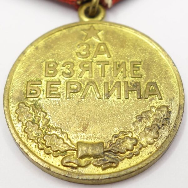 Soviet Medal for the Capture of Berlin variation 4 'Voenkomat' - Image 7