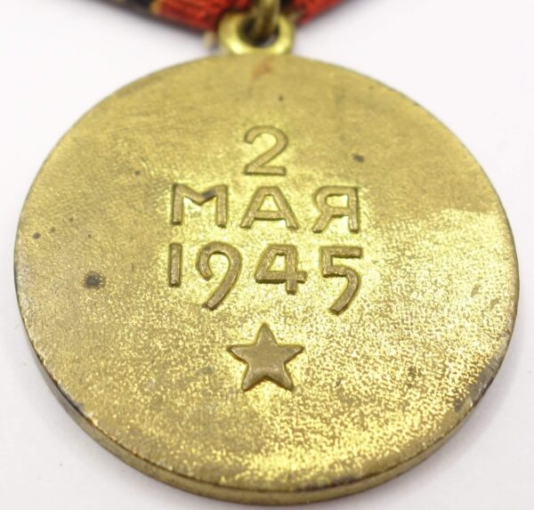 Soviet Medal for the Capture of Berlin variation 4 'Voenkomat' - Image 10