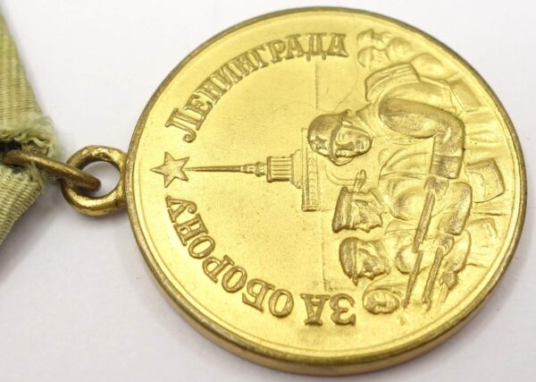 Soviet Medal for the Defense of Leningrad variation 1a 'Short Horizon' - Image 9