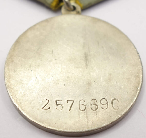 Soviet Medal for Combat Merit #2576690. U-shape eyelet variation - Image 10