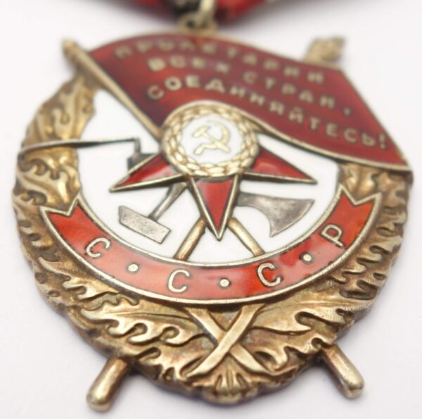 Soviet Order of the Red Banner #413329 with its order booklet - Image 8