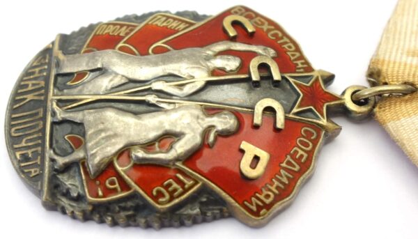 Soviet Order of the Badge of Honor #613925 - Image 8