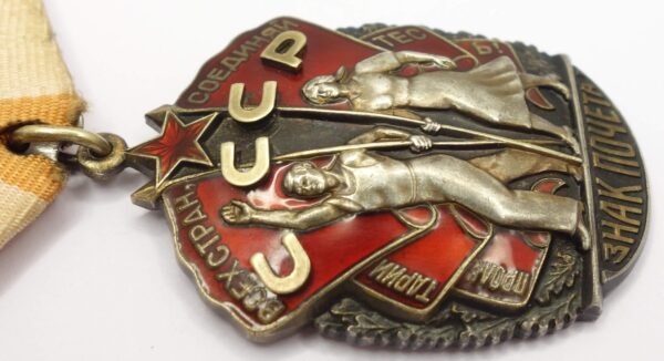 Soviet Order of the Badge of Honor #776126 with booklet - Image 10