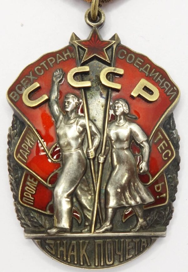 Set of two Orders of the Badge of Honor #261382 and #1299262 with booklets to husband and wife - Image 4