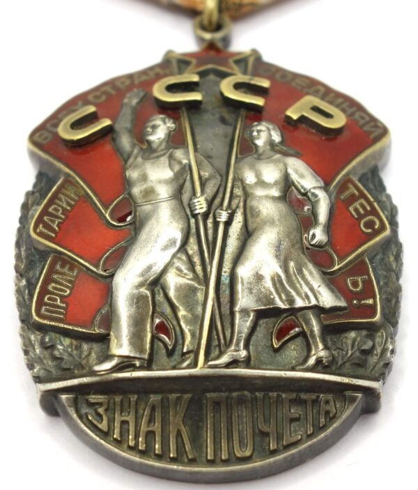 Set of two Orders of the Badge of Honor #261382 and #1299262 with booklets to husband and wife - Image 8