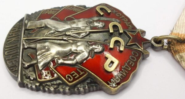 Set of two Orders of the Badge of Honor #261382 and #1299262 with booklets to husband and wife - Image 9