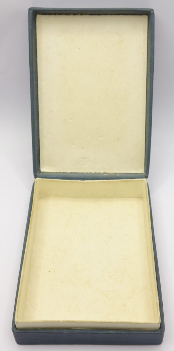 Soviet Order of Mother Heroine #67760 with booklet, large folder and case - Image 18
