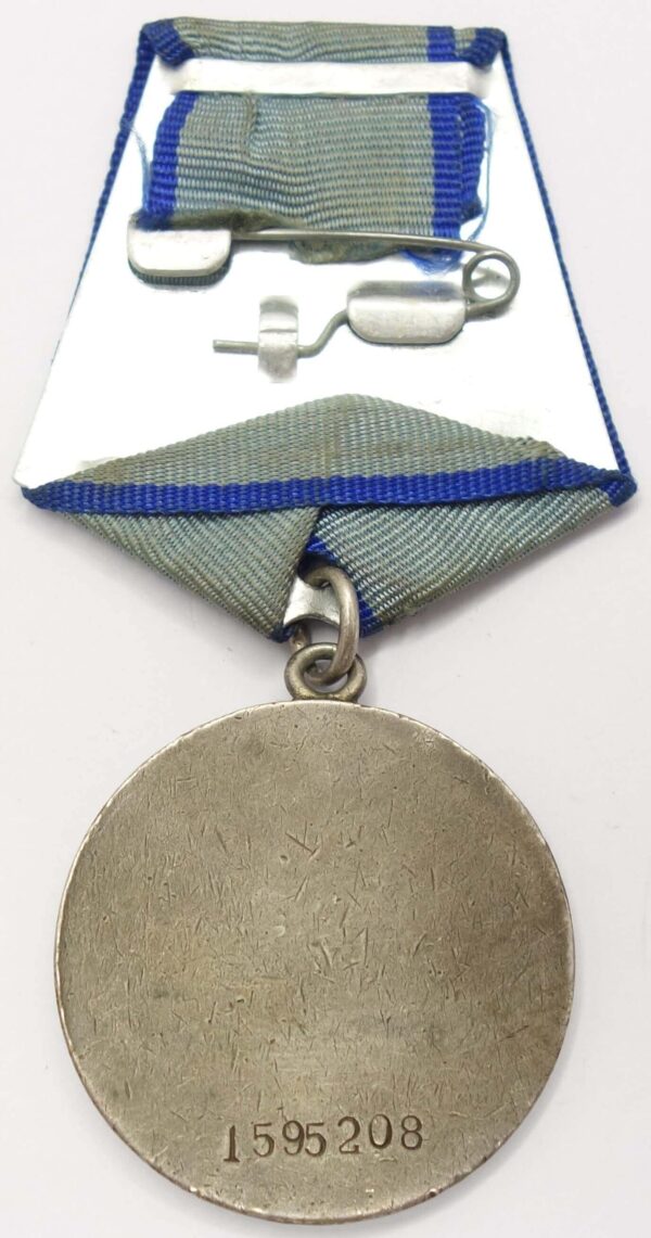 Complete Group of an Order of the Red Star #874567 and two Medals for Bravery #1595208 + #2417951 - Image 13