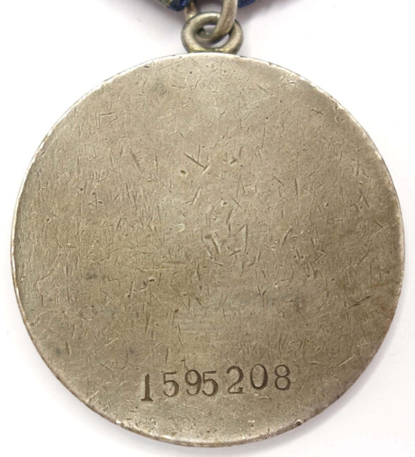 Complete Group of an Order of the Red Star #874567 and two Medals for Bravery #1595208 + #2417951 - Image 15