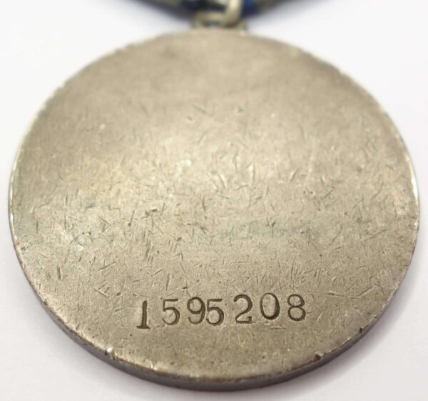 Complete Group of an Order of the Red Star #874567 and two Medals for Bravery #1595208 + #2417951 - Image 21