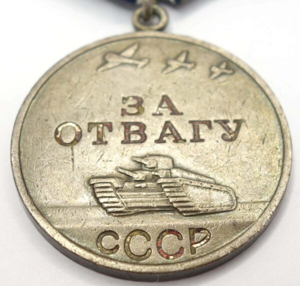 Complete Group of an Order of the Red Star #874567 and two Medals for Bravery #1595208 + #2417951 - Image 30