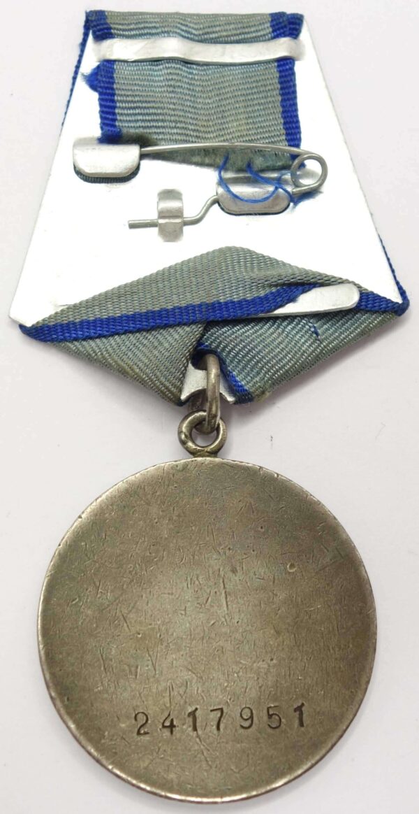 Complete Group of an Order of the Red Star #874567 and two Medals for Bravery #1595208 + #2417951 - Image 25