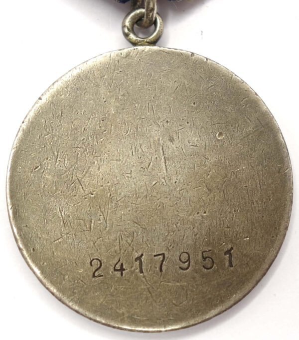 Complete Group of an Order of the Red Star #874567 and two Medals for Bravery #1595208 + #2417951 - Image 27