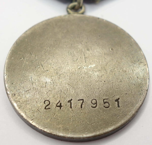 Complete Group of an Order of the Red Star #874567 and two Medals for Bravery #1595208 + #2417951 - Image 33