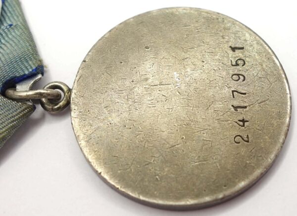 Complete Group of an Order of the Red Star #874567 and two Medals for Bravery #1595208 + #2417951 - Image 35
