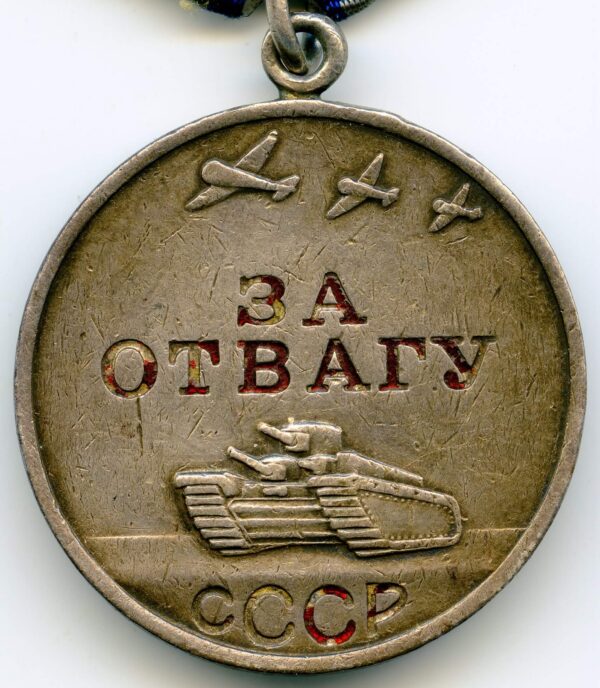 Complete Group of an Order of the Red Star #874567 and two Medals for Bravery #1595208 + #2417951 - Image 28