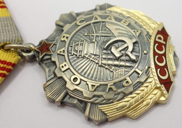 Soviet Order of Labor Glory 3rd class #265279 with booklet - Image 10