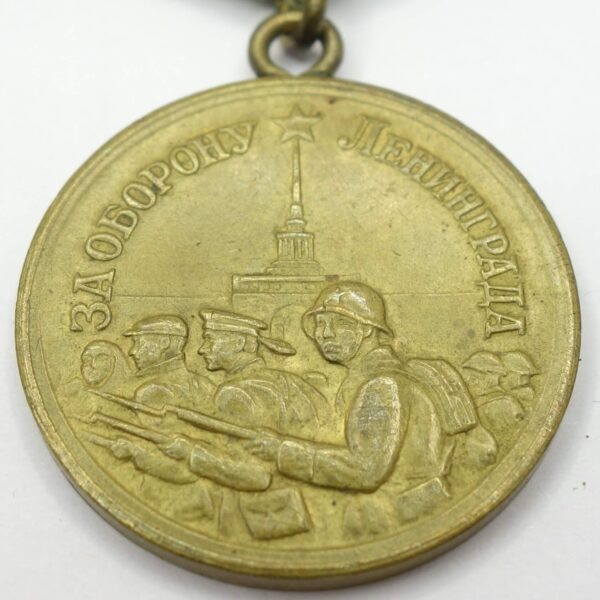 Soviet Medal for the Defense of Leningrad 'short horizon' variation - Image 9