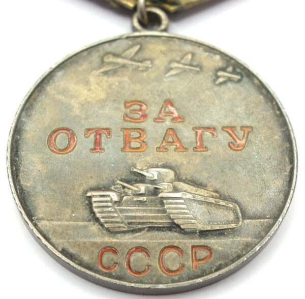 Soviet Medal for Bravery #675574 'Duplicate' with its medal booklet - Image 8