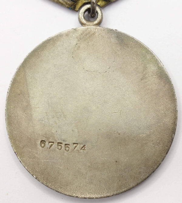 Soviet Medal for Bravery #675574 'Duplicate' with its medal booklet - Image 5