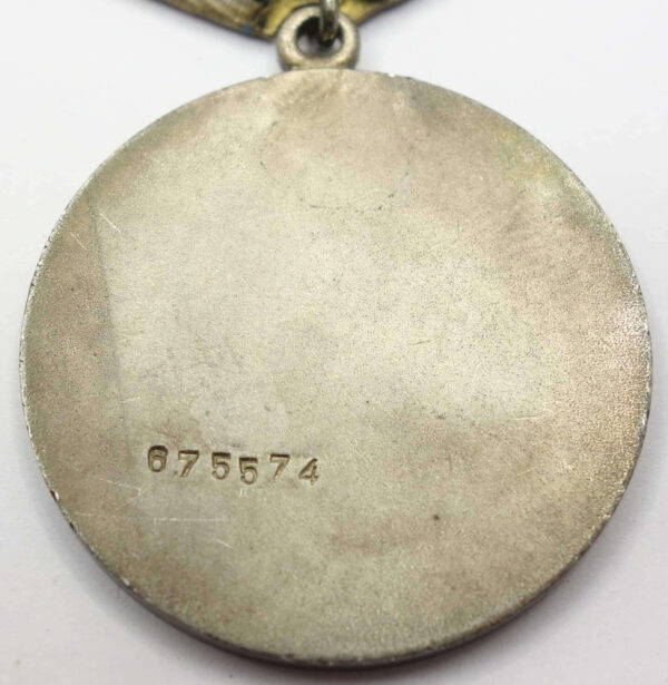 Soviet Medal for Bravery #675574 'Duplicate' with its medal booklet - Image 11